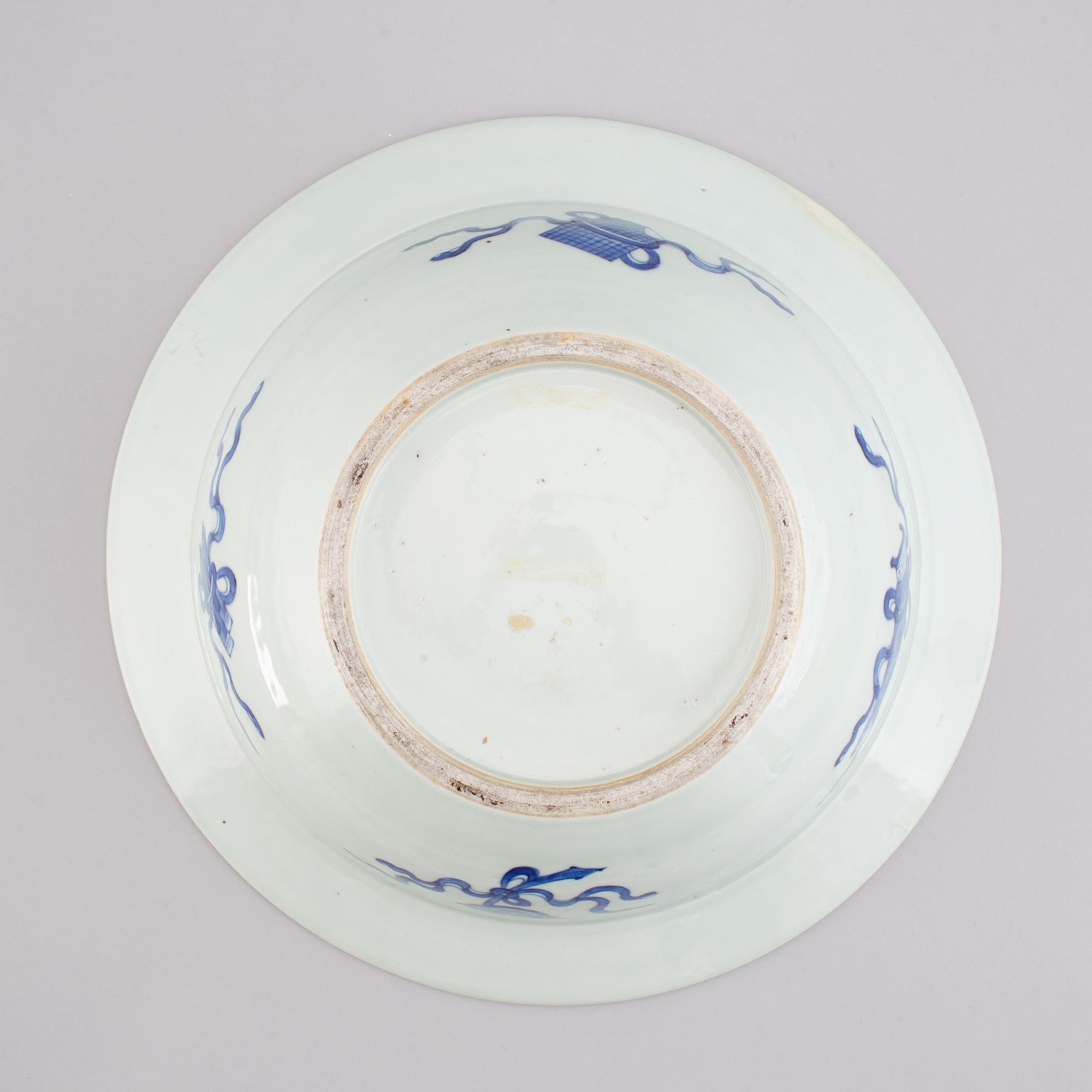 Tvättfat, porslin. Qingdynastin, 1800-tal.