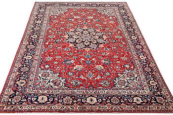 A Mahal carpet, c. 327 x 218 cm.