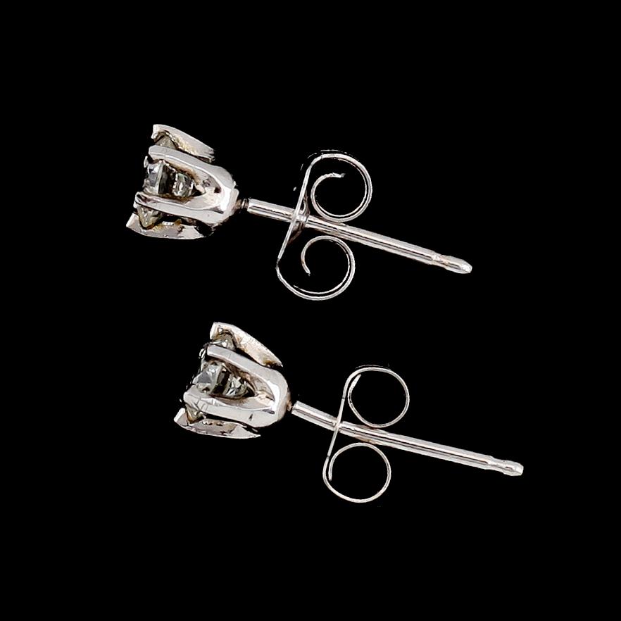 ÖRHÄNGEN, 1 par, 14K vitguld, briljantslipade diamanter tot ca 0.42 ct.