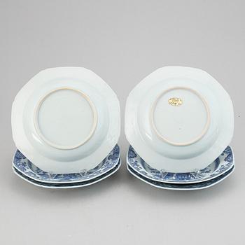 Six blue and white export porcelain serving dish, Qing dynasty, Qianlong (1736-95).