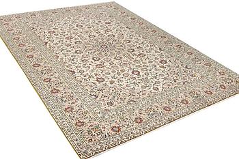 A Keshan carpet, c. 342 x 242 cm.
