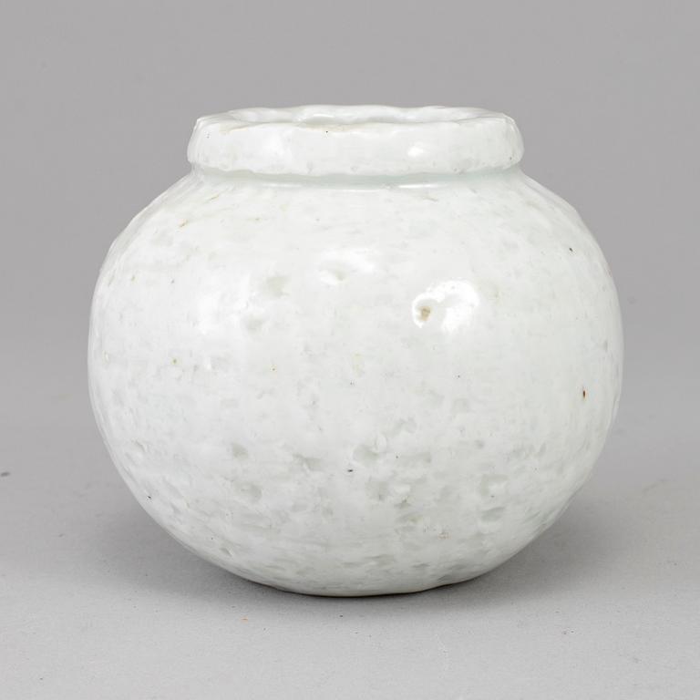 GUNNAR NYLUND, a chamotte vase, mid 20th century.