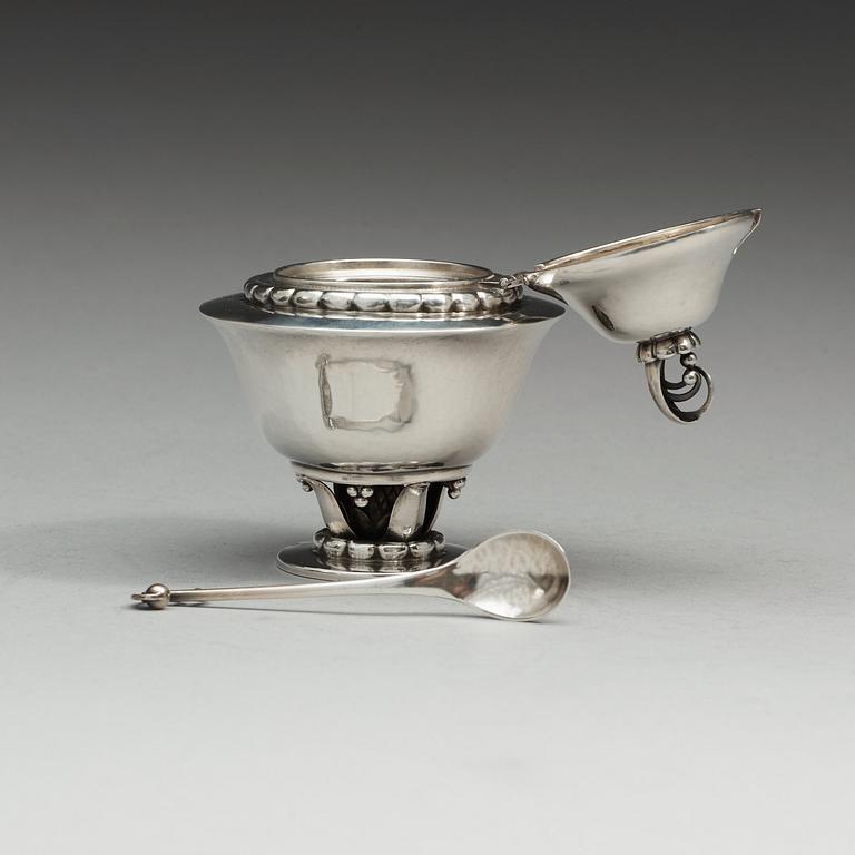 GEORG JENSEN, kryddkar med sked, Köpenhamn 1918, 830/1000 silver,