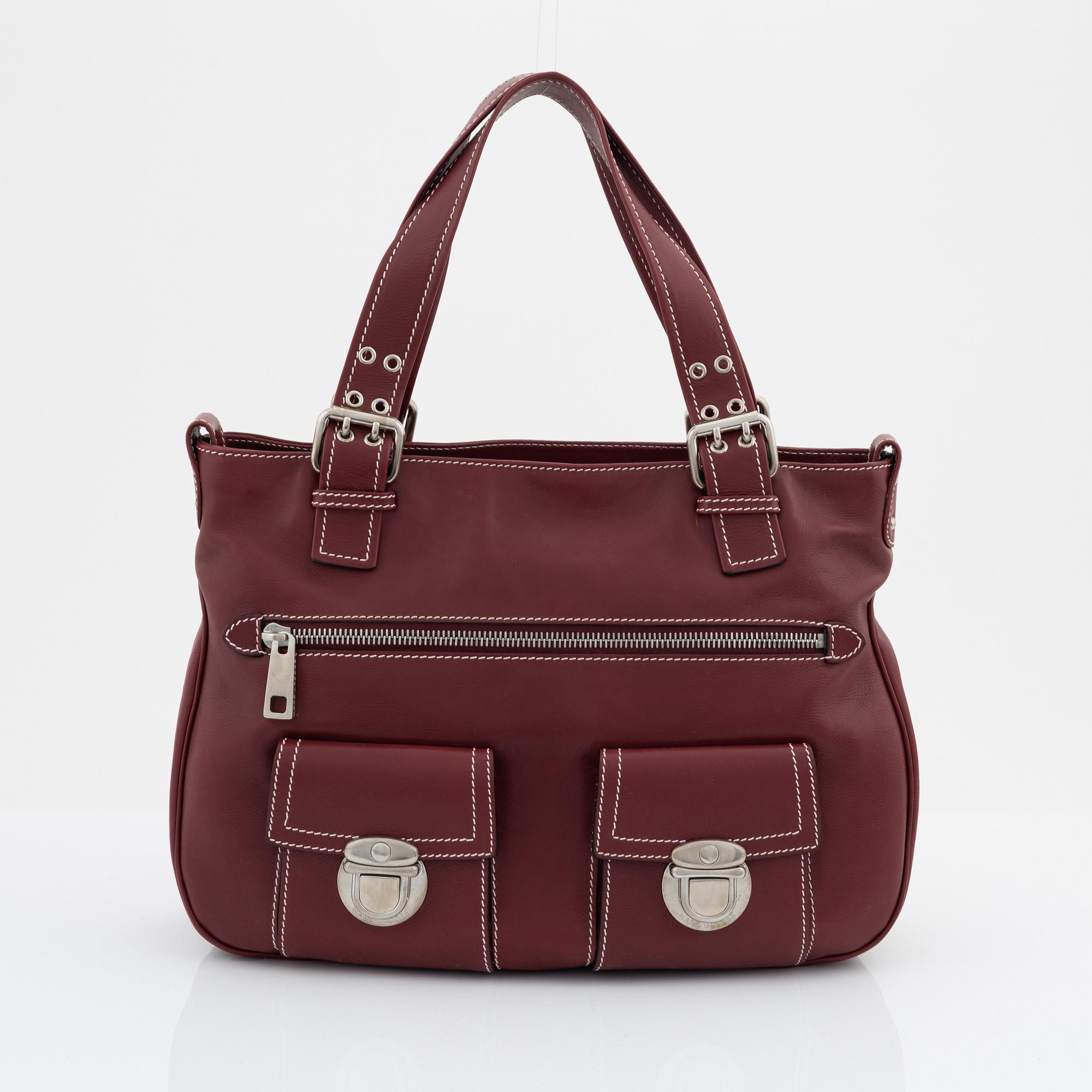Marc Jacobs, a red leather 'Cammie' handbag.