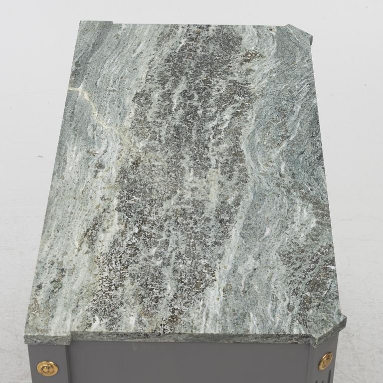 Chest of drawers, Gustavian style, 20th century.