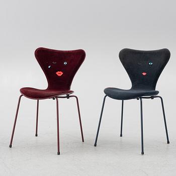 Arne Jacobsen, a pair of 'Sjuan' chairs, special edition Lala Berlin, Republic of Fritz Hansen, 2017.