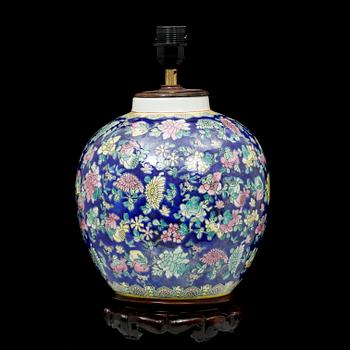 BORDSLAMPA, porslin, orientalisk, 1900-talets andra hälft.