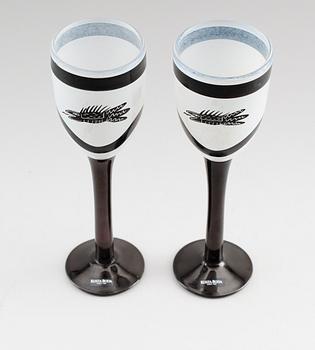 POKALGLAS, 2 st, glas, "Caramba", Ulrica Hydman-Vallien, Kosta Boda.