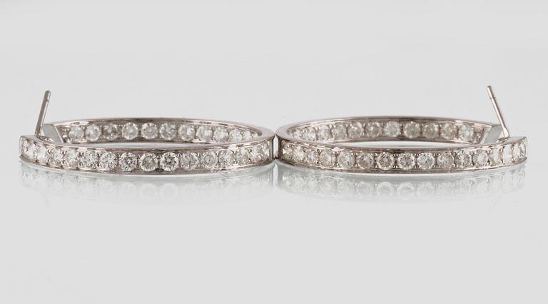 ÖRHÄNGEN, 18K vitguld med briljantslipade diamanter ca 3.41 ct. Vikt 8,8 gram.