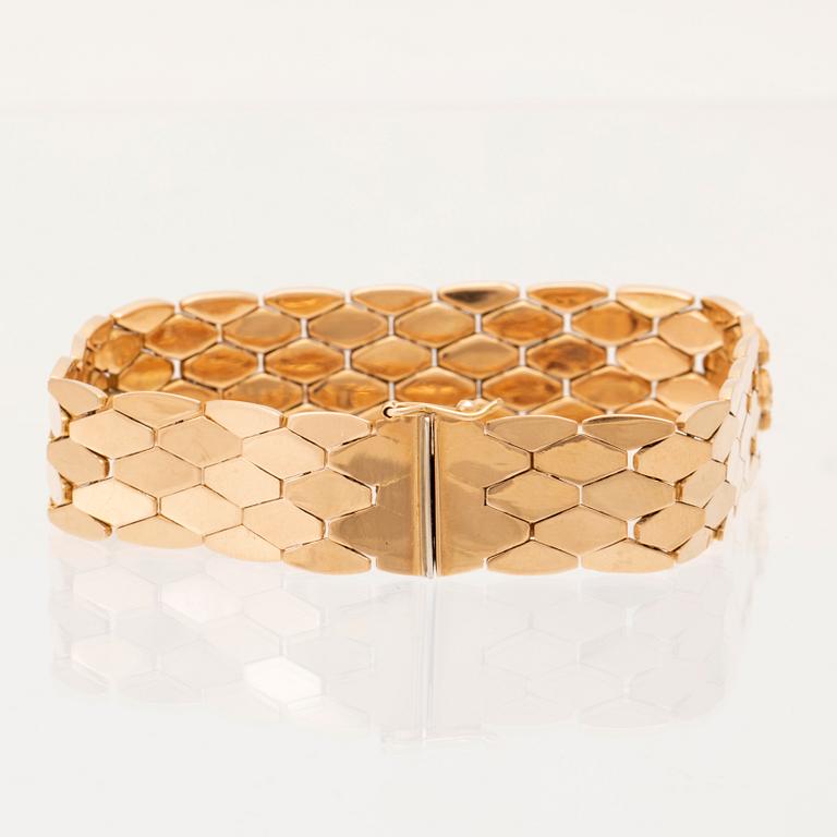 An 18K gold bracelet from Vicenza Italy.