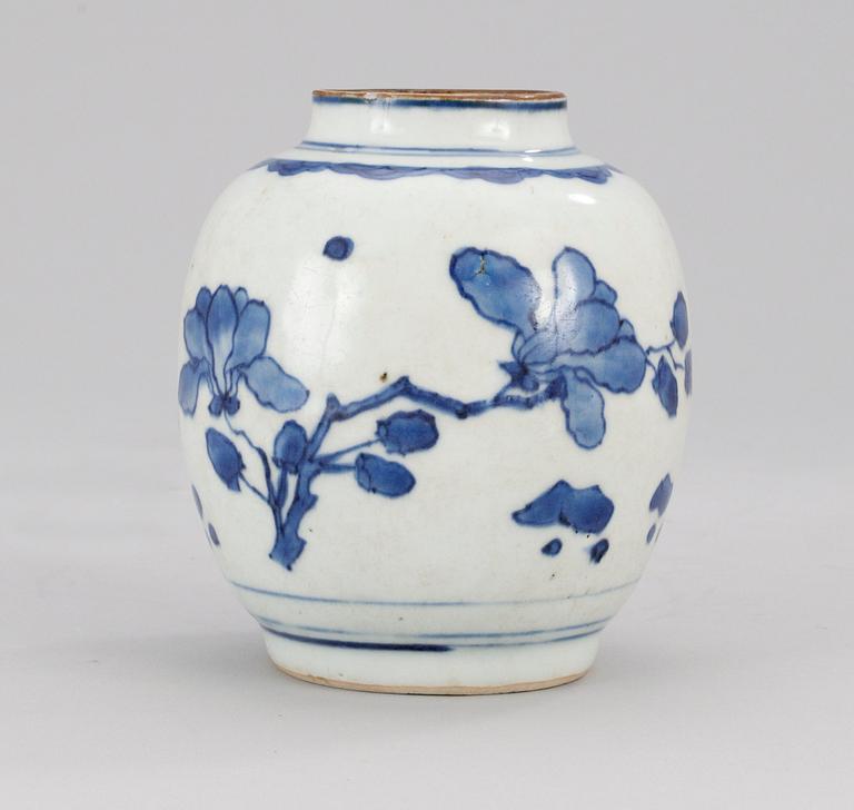 KRUKA, porslin. Ming dynastin.