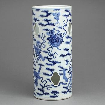 VAS, porslin, Kina, 1900-talets andra hälft.