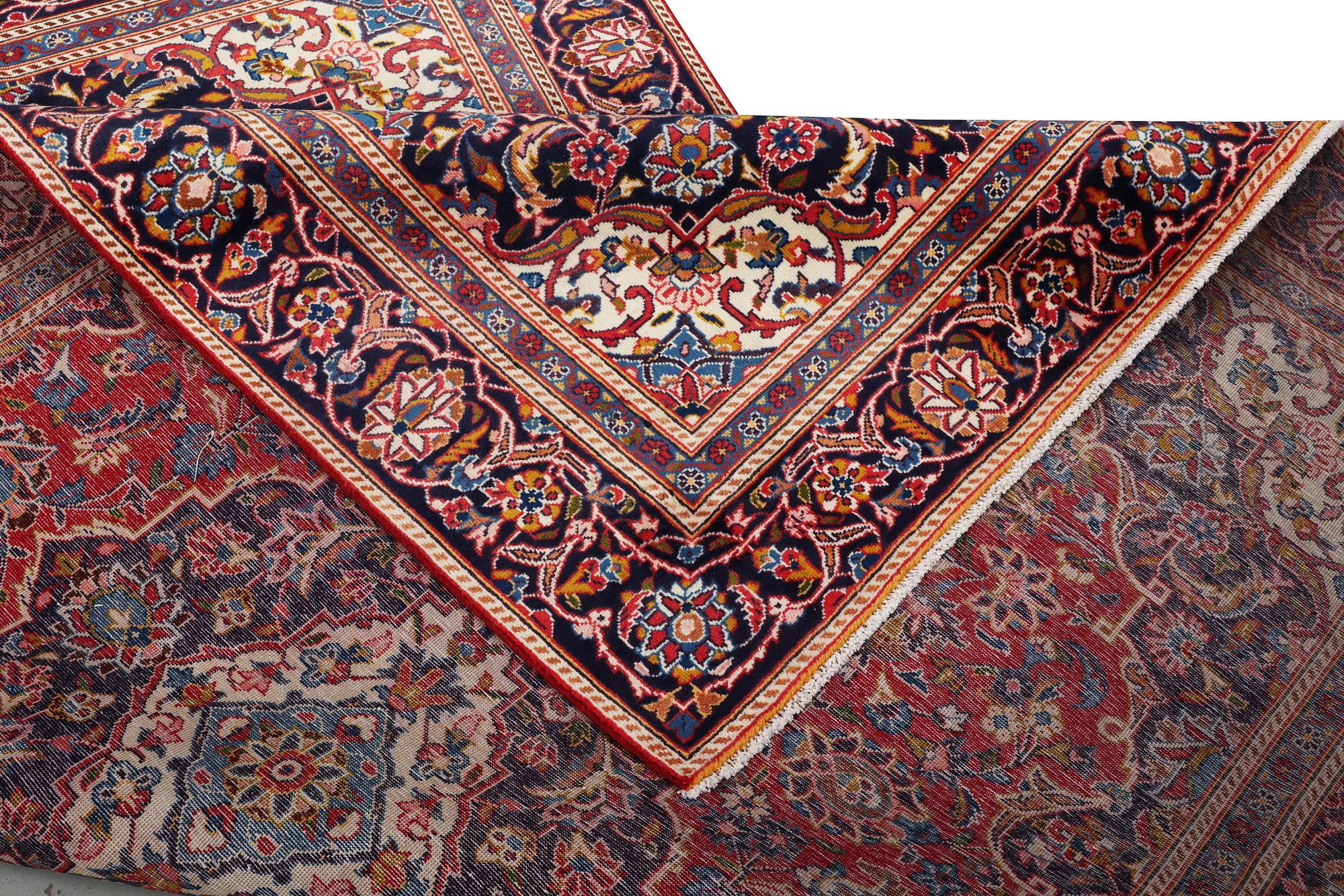 A carpet, Kashan, ca. 280 x 173 cm.