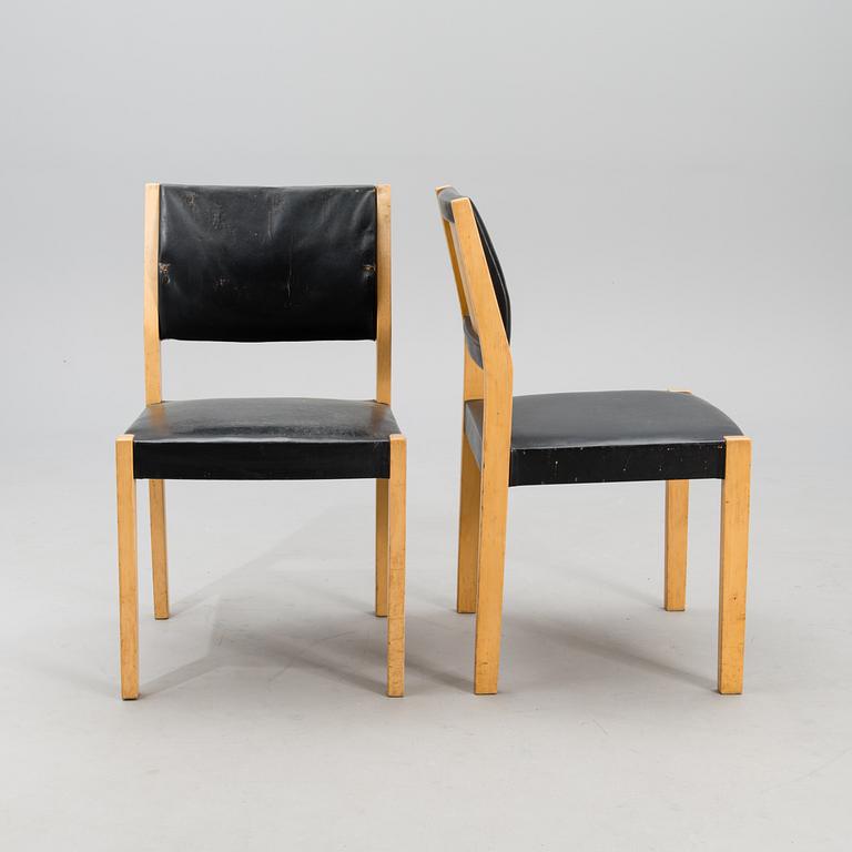 HELLEVI OJANEN, A SET OF FOUR 1960s MODEL 621 CHAIRS by Artek.