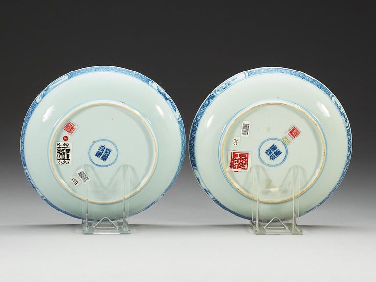 A pair of blue and white dishes, Qing dynasty, Kangxi (1662-1722).