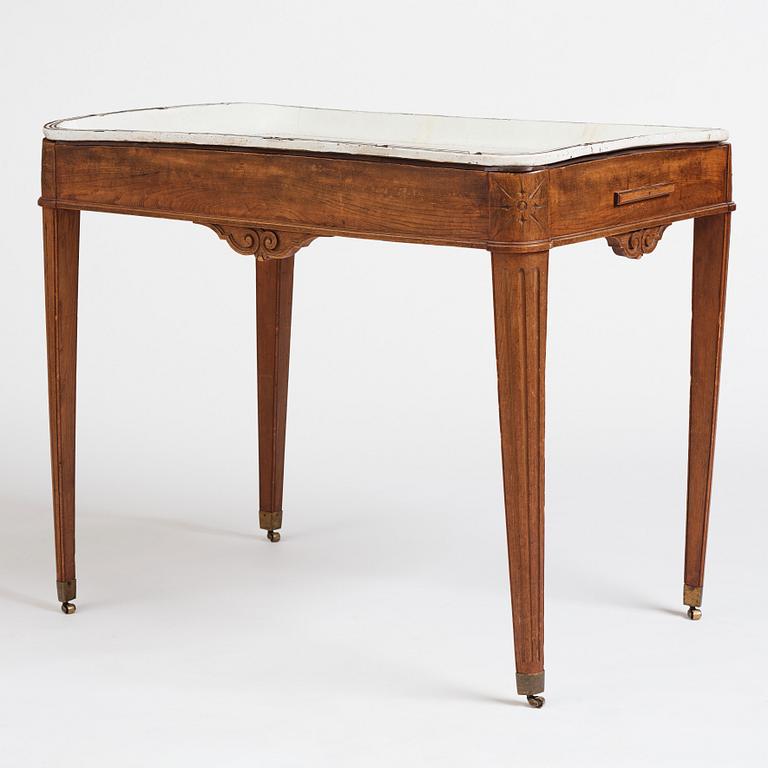 Tebord, med fajansbricka, 1700-talets slut, Gustavianskt.