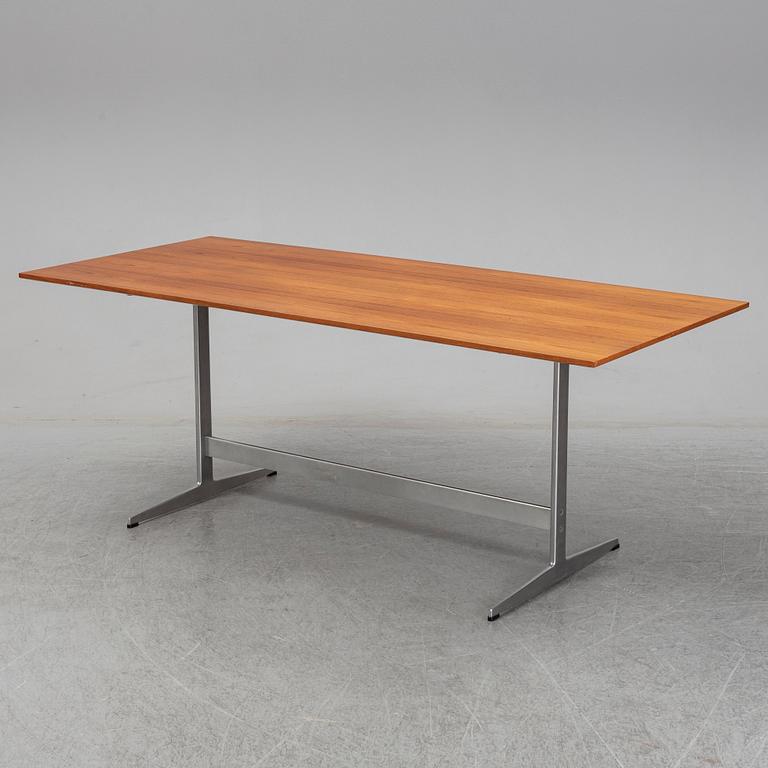 ARNE JACOBSEN, "Shakerbordet", Fritz Hansen 1900-talets mitt.