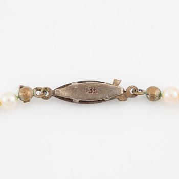 Pearl necklace, two cultured pearls, clasp silver.
