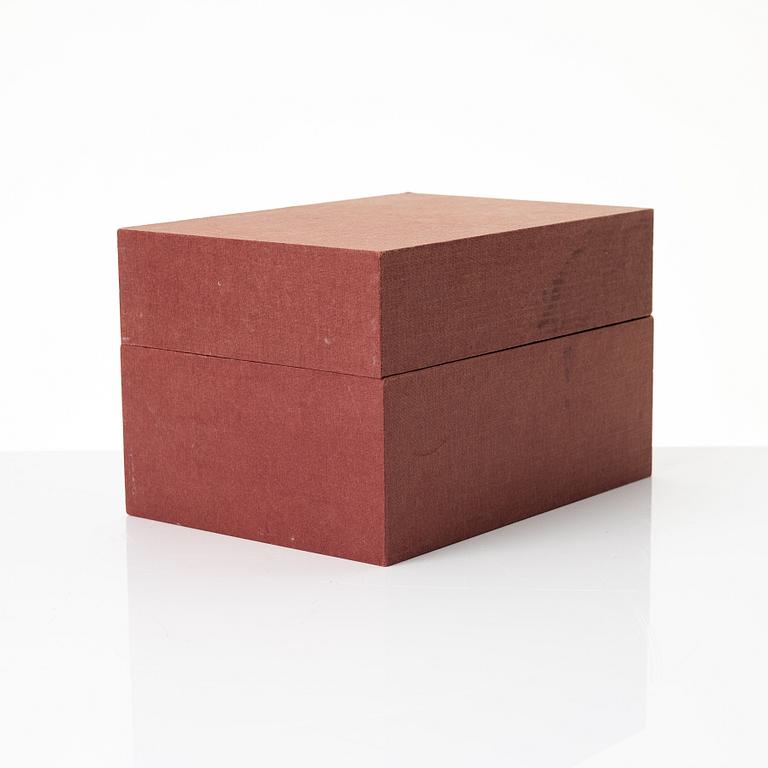 A teapot and a box with cover, yixing, China, 1970/80s-.