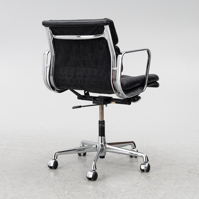 Charles & Ray Eames, a "Soft Pad" swiveling desk chair model EA217, Vitra.