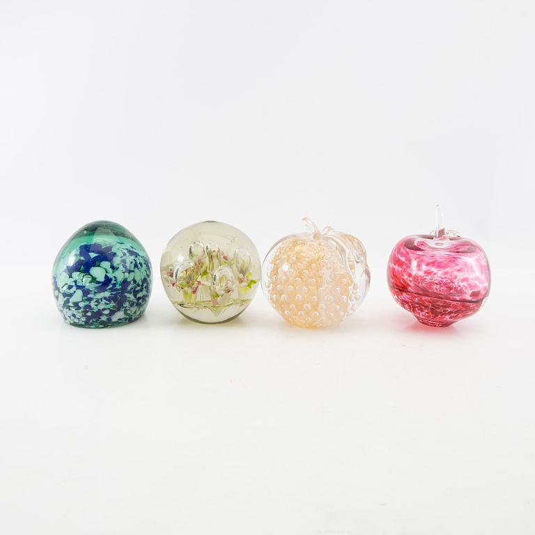 Letter weights/decorative fruits and perfume bottle 18 pcs glass 20th century.