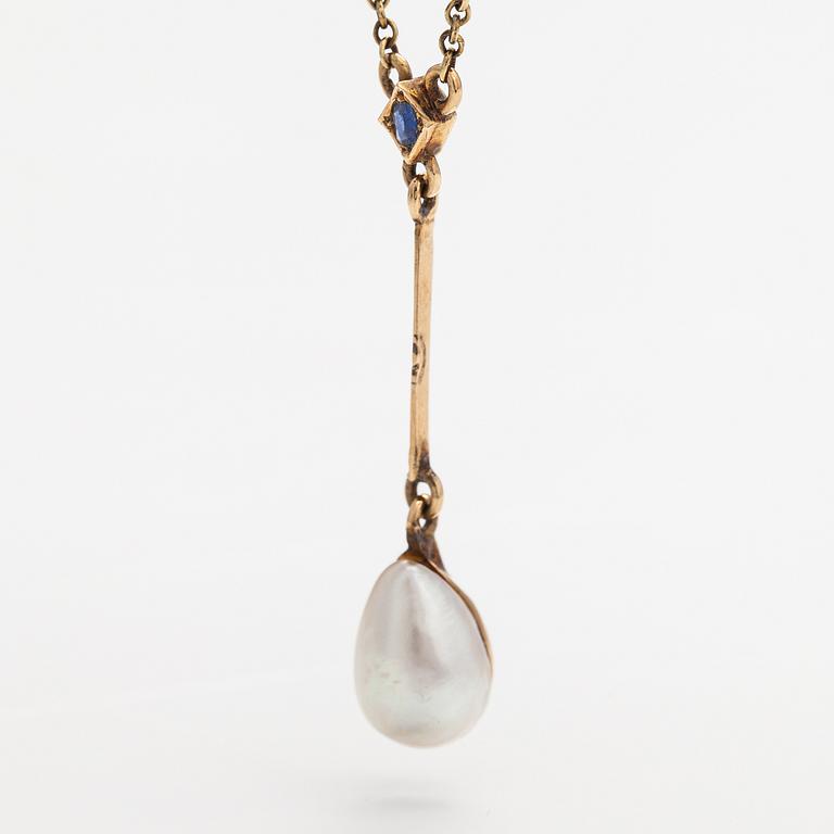 An 18K gold neckalce with a sapphire and cultured pearl.