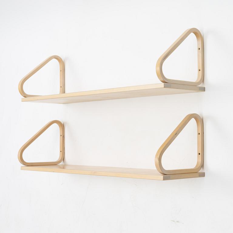 Alvar Aalto, a pair of model 112b shelves, Artek, end of the 20th century.