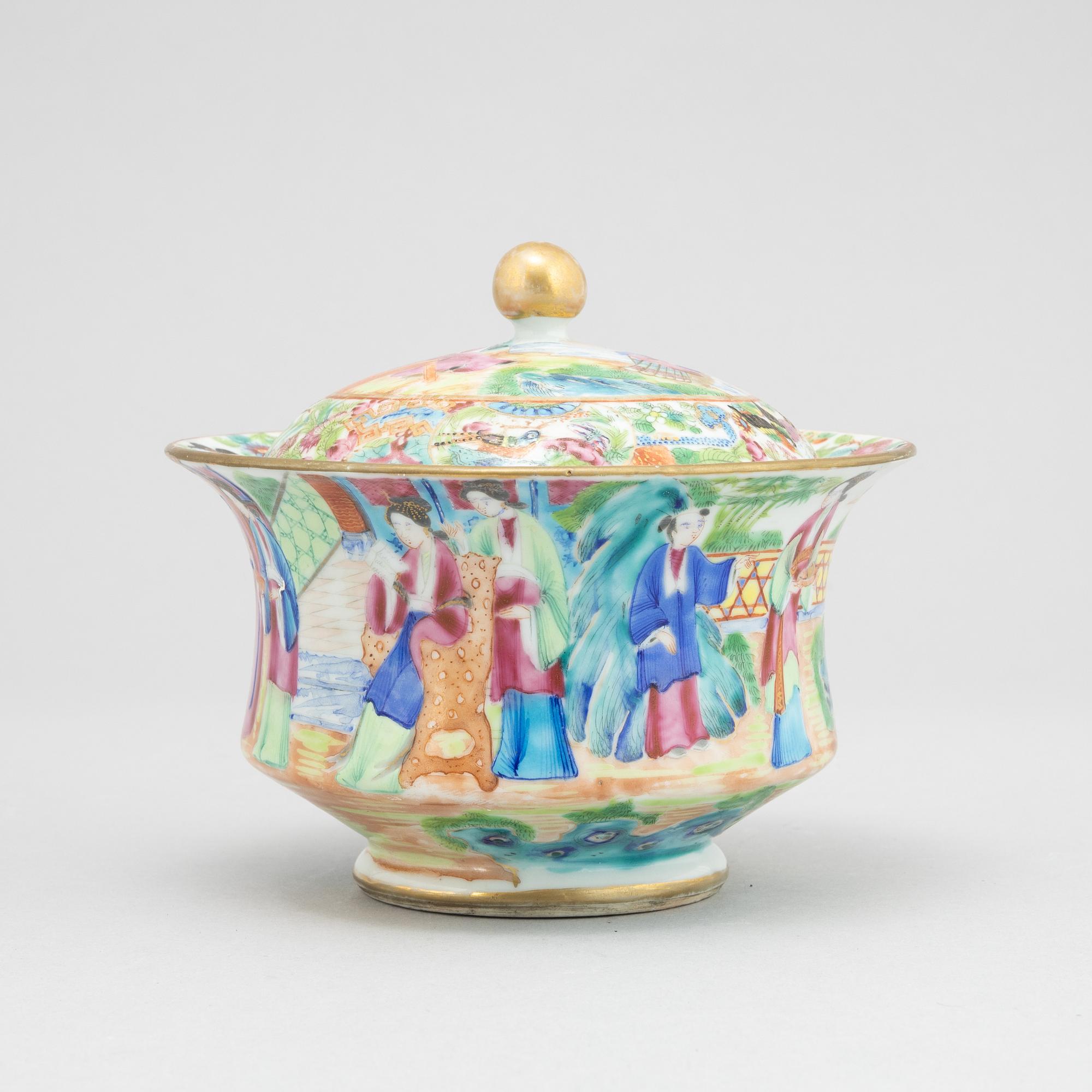 A famille rose Canton jar with cover, Qing dynasty, 19th Century.