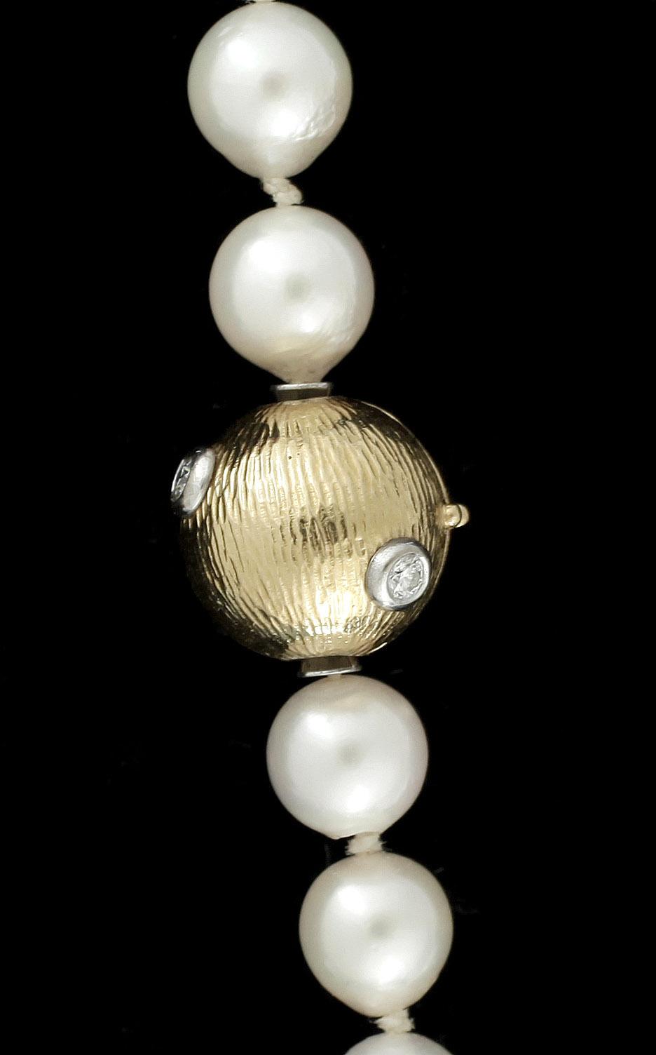 COLLIER, lås av 18k guld med briljantslipade diamanter, odlade pärlor, Ole Lynggaard, Danmark.