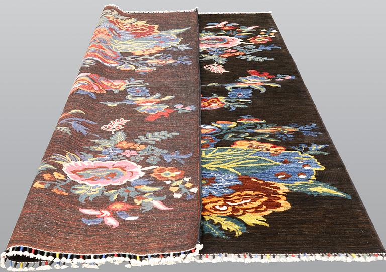 Rug, Ziegler Design, approx. 233 x 179 cm.