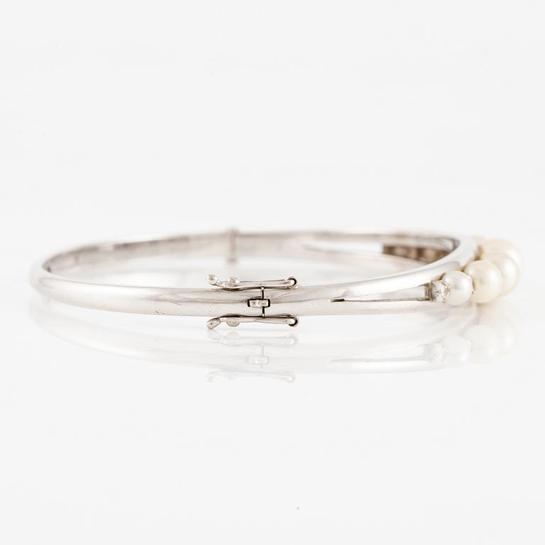 Bracelet, Jarl Sandin, 18K white gold with cultured pearls and small brilliant-cut diamonds.