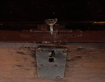 KISTA PÅ BENSTÄLLNING, delvis 1700/1800-tal.