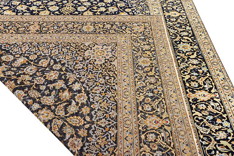 A Kashan carpet, a. 422 x 306 cm.
