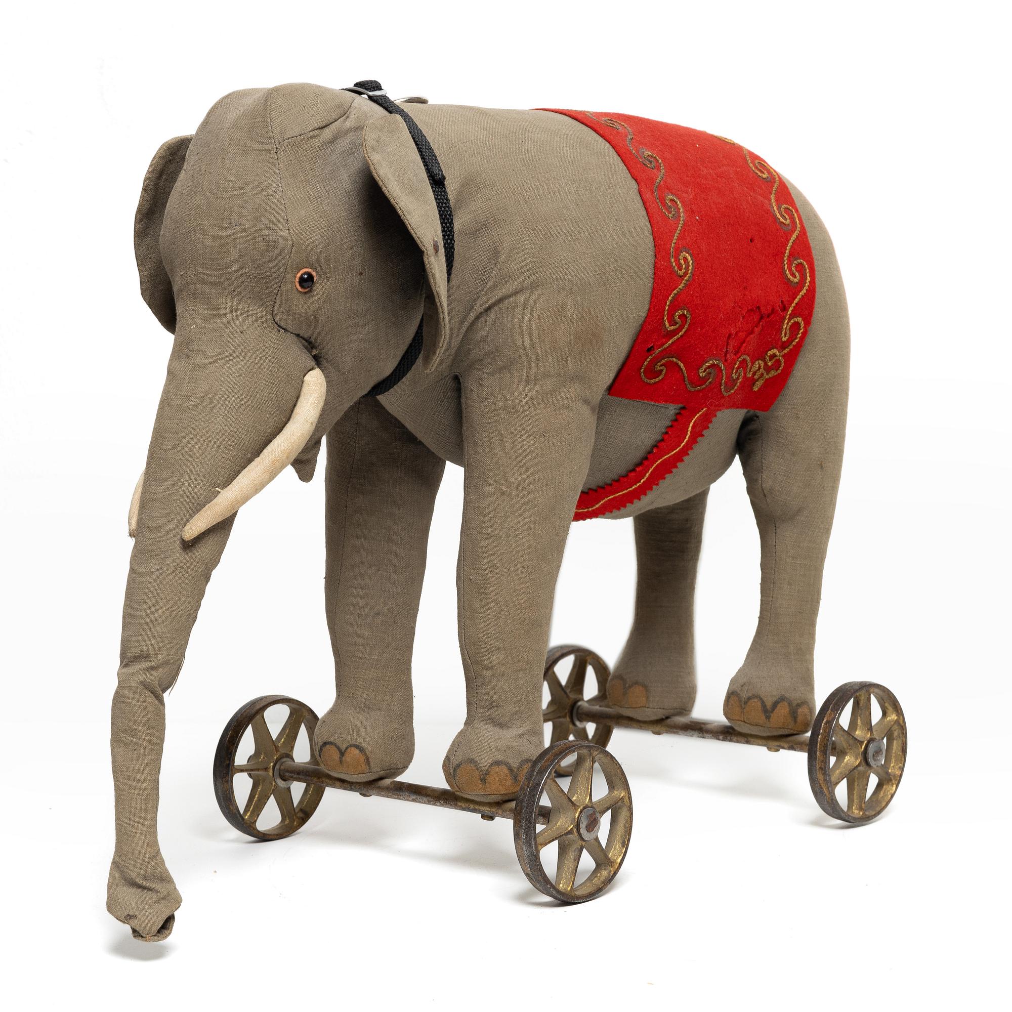 Steiff, Elephant on wheels, 1910s.