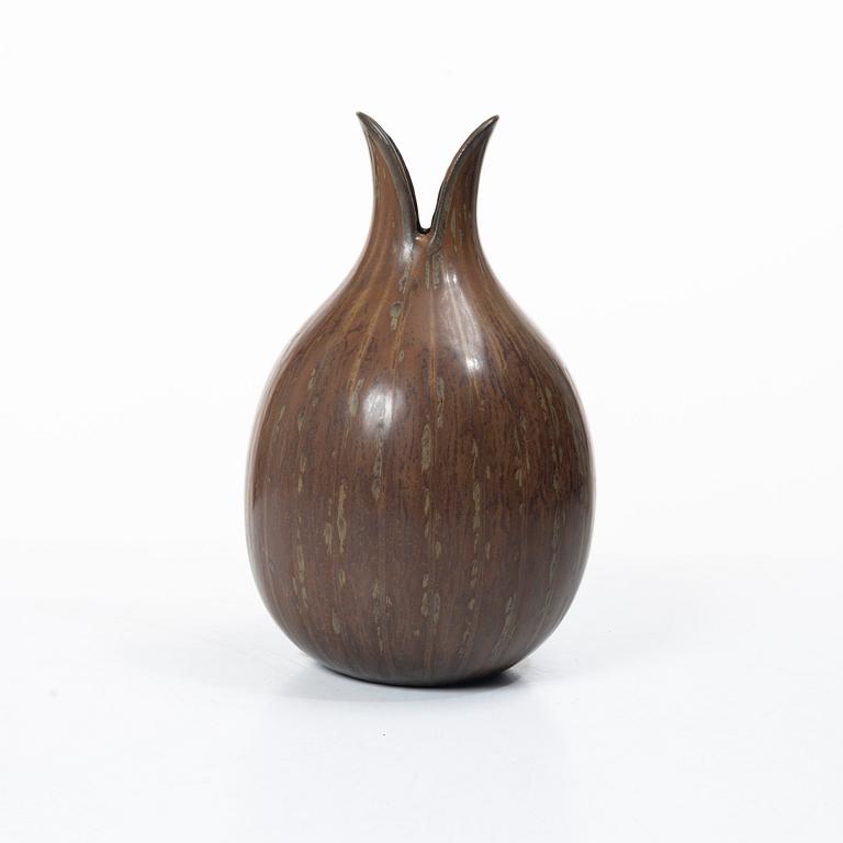 Gunnar Nylund, A stoneware vase, Rörstrand.