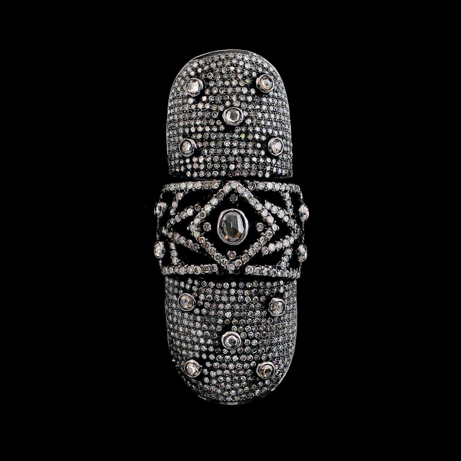 RING, silver och mörkrodierat guld, rosenslipade diamanter. Vikt ca 15 g.