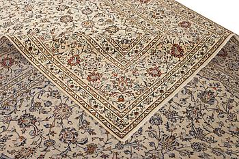 A Kashan carpet c. 405 x 295 cm.