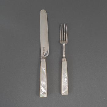 Joseph Willmore, fruktbestick 24 st, silver med pärlemorskaft, Birmingham 1822/23.