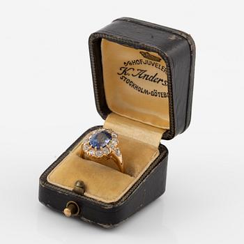 Ring, 18K gold with old-cut diamonds and sapphire.