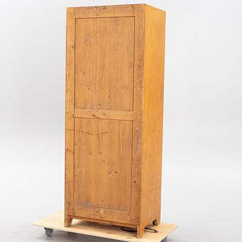 A Jugend cabinet, beginning of the 20th century.
