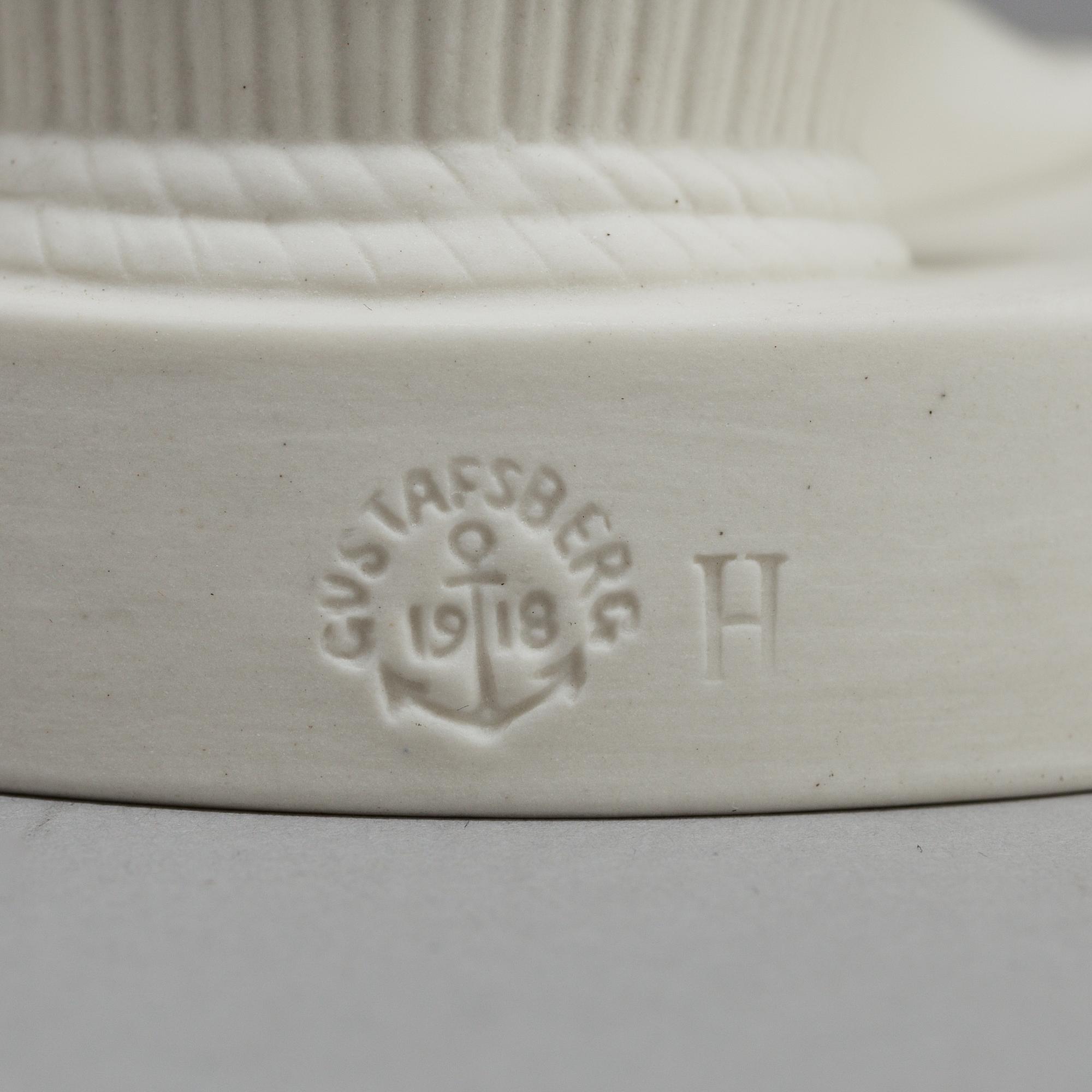 FIGURER, 2 st, parian, Gustafsberg, en daterad 1918.