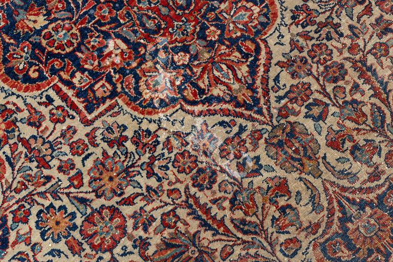 A semi antique Keshan/Sarouk carpet, circa 335 x 260 cm.
