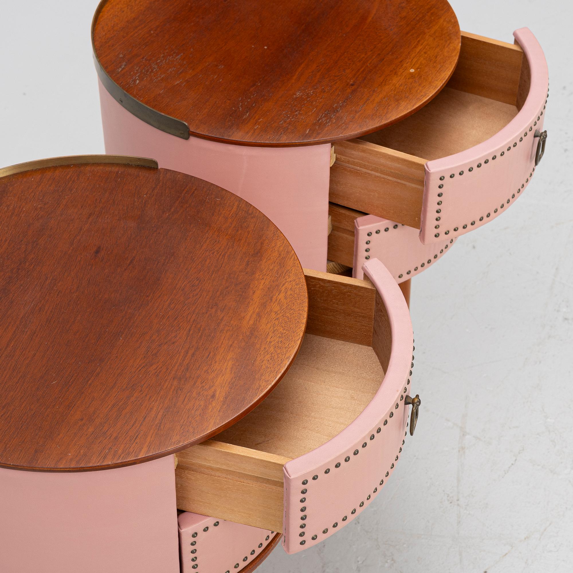 A pair of bedside tables, a pair, Halvdan Petterssons Möbelfabrik, Tibro, mid-20th century.