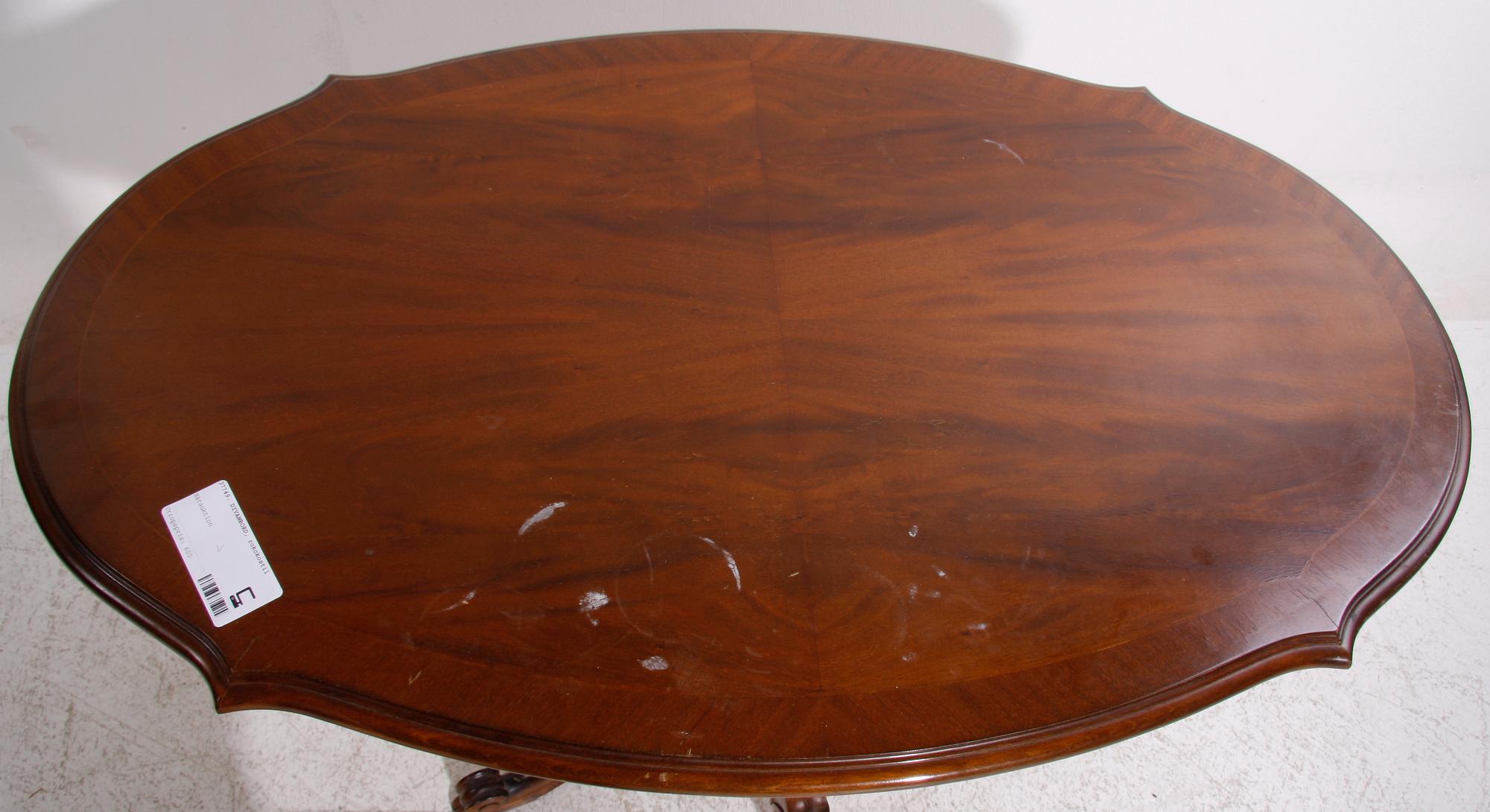 DIVANBORD, rokokostil.