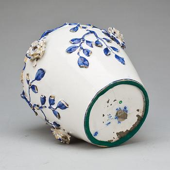 POTPURRIKRUKA, fajans. Rörstrand, 1700-tal.