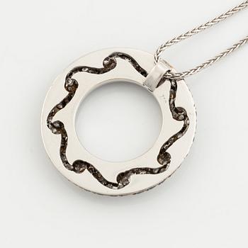 Pendant, white gold, five rows of brilliant-cut diamonds.