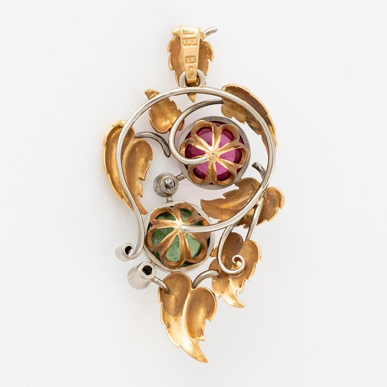 A pendant in 18K gold with cabochon-cut tourmalines.