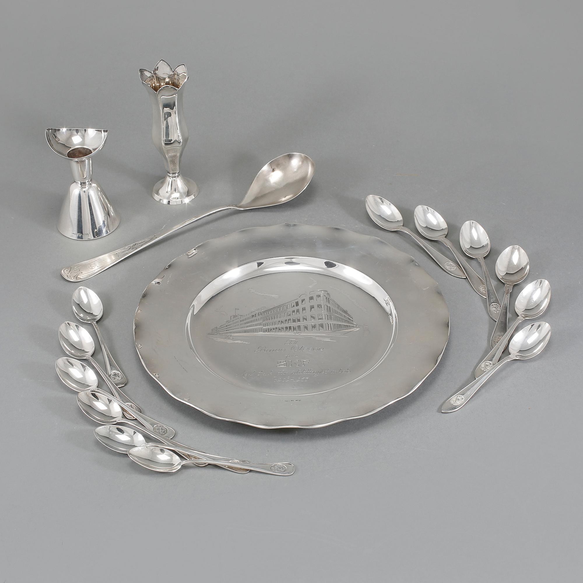 PARTI SILVER, 16 delar, mestadels Sverige, 1900-tal, vikt exklusive ljusstake 551 gram.