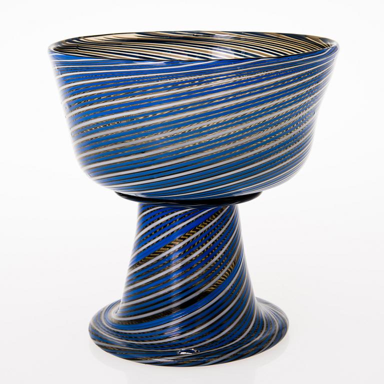 HEIKKI ORVOLA, A footed filigree glass bowl, signed Heikki Orvola Nuutajärvi Notsjö.