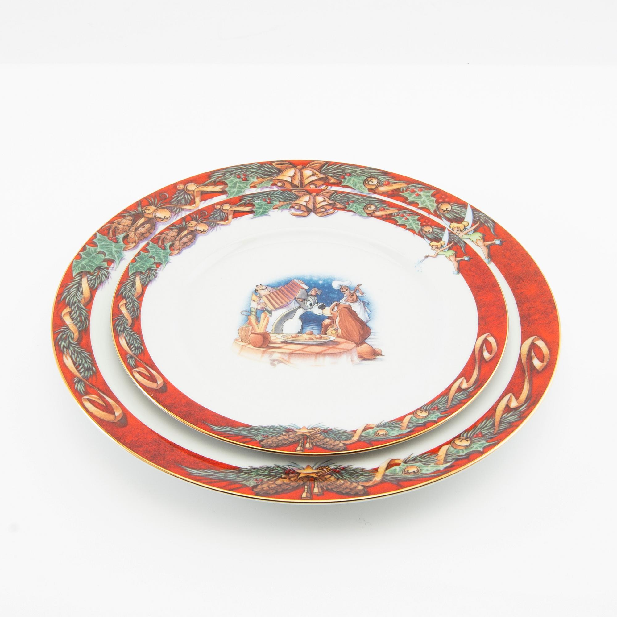 Stefan Lindahl service 46 pcs "Disney" for Fyrklövern late 20th century porcelain.